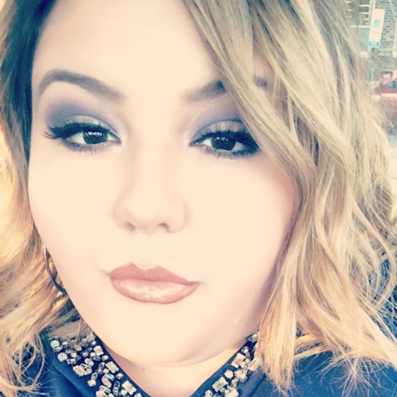 Meet your Posher, Katherine - Picture 3 of 3